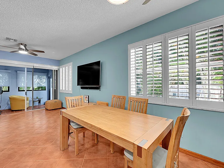 2922 Port Royale Ln S — Photo 12
