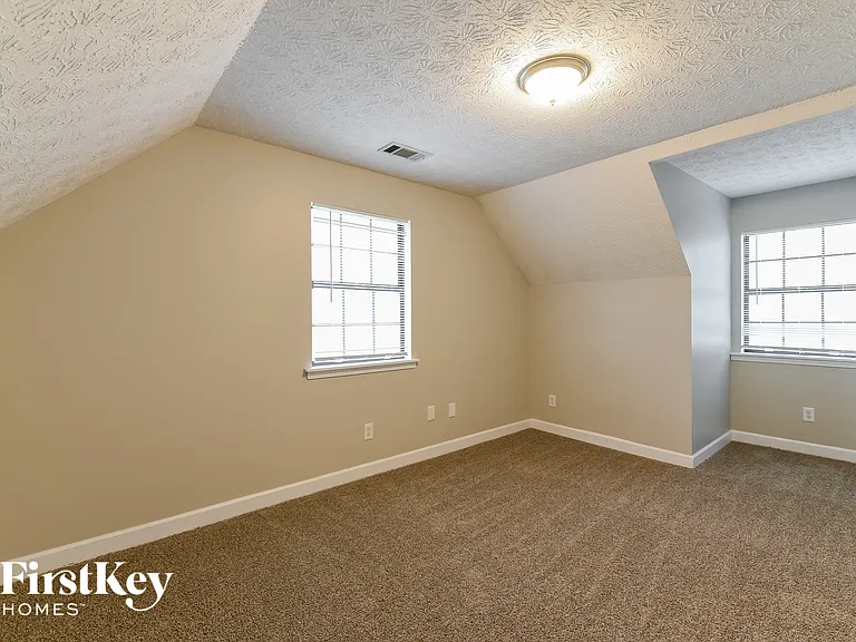 2763 Marcia Dr — Photo 11