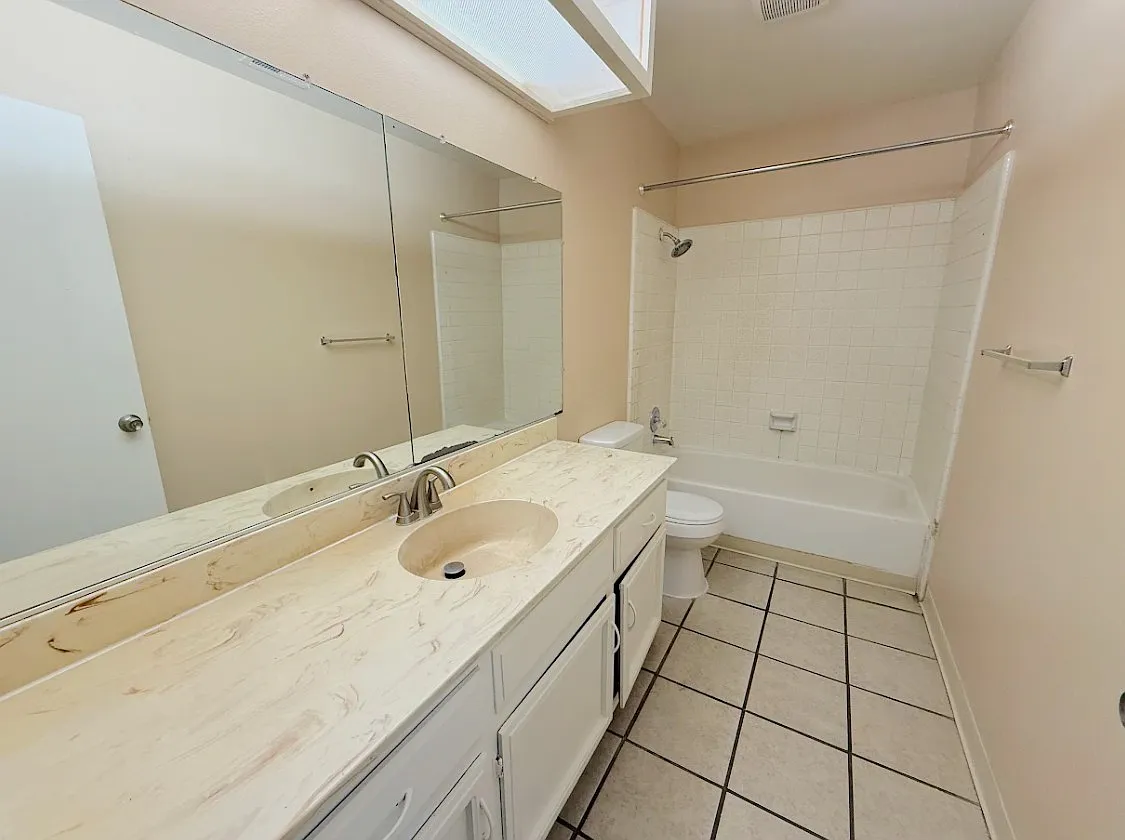 2 bed, 650 sqft, $1,350 — Photo 4