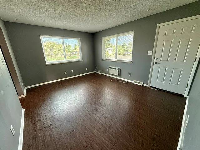 3 bed, 785 sqft, $1,700 — Photo 3