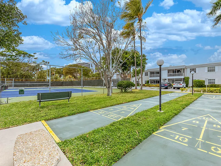 6299 Bay Club Dr #3 — Photo 29