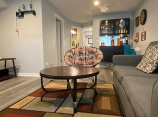 545 W Park Ave APT D, Libertyville, IL 60048