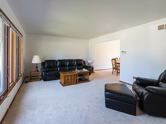 3rd image of 3400 Edgecreek Dr