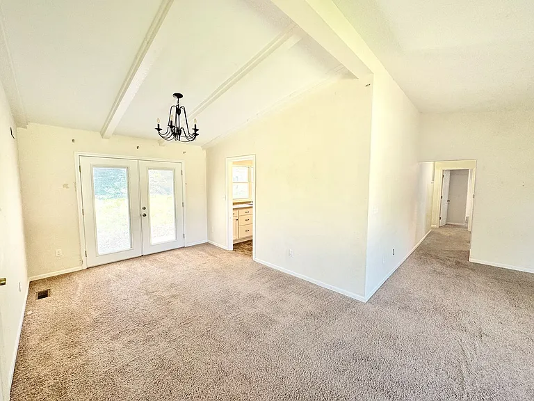 804 E Clark St — Photo 4