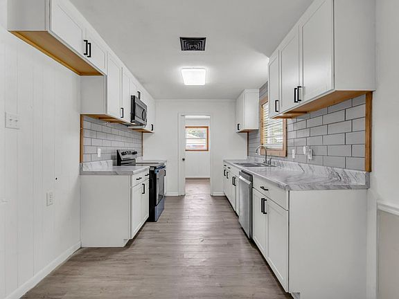 5th image of 207 Hancock St