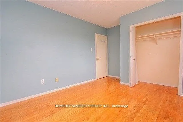 31 Lakeland Dr #UPPER LEVEL — Photo 12