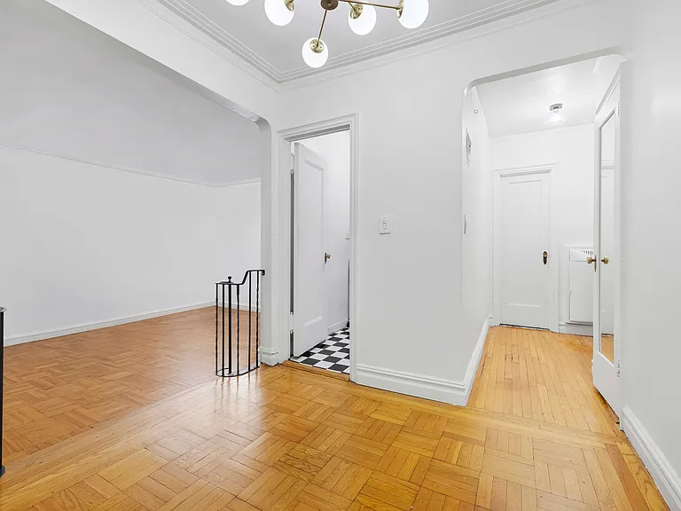 250 W 24th St #2AE — Photo 3