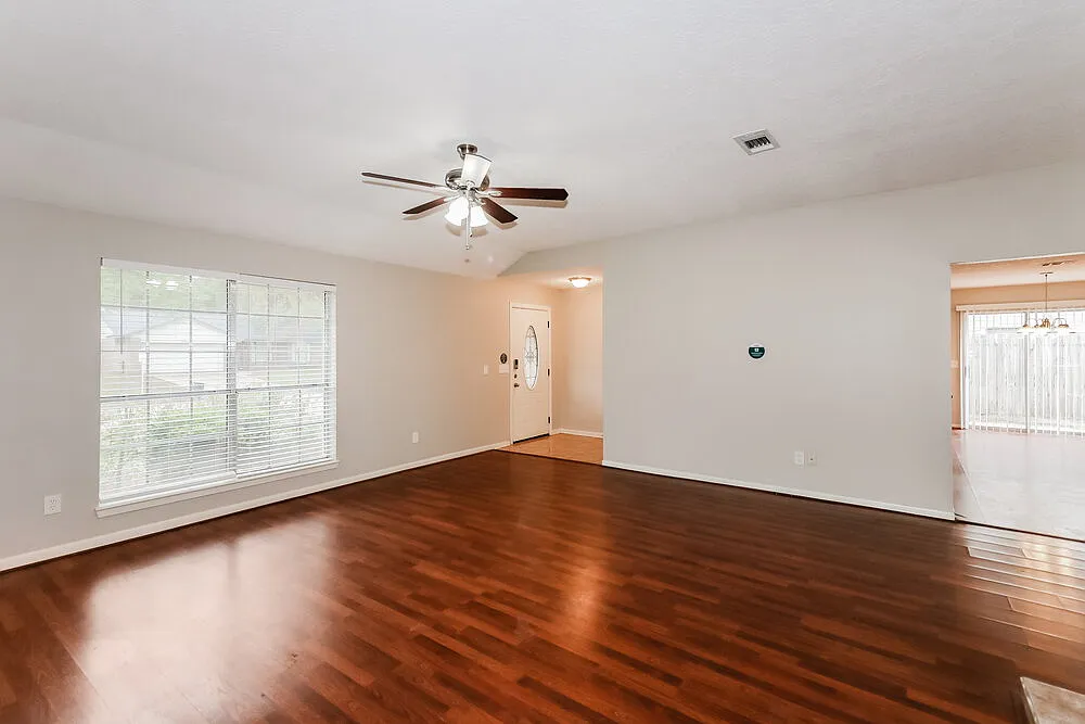 3 bed, 2.0 bath, 1696 sqft, $1,920 — Photo 4