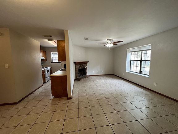 3rd image of 211 Parkbrook Cir
