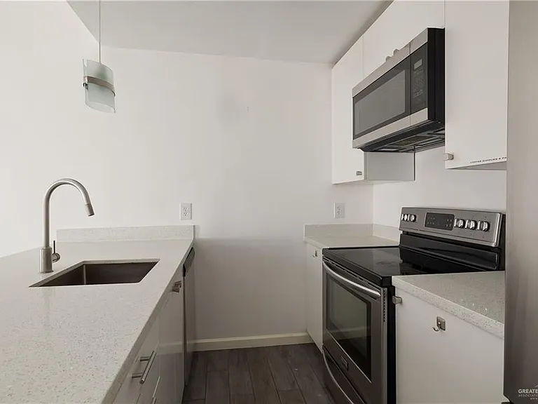 901 Galveston Ave #C — Photo 9