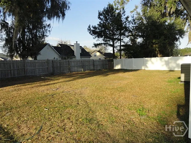 348 Sterling Creek Dr — Photo 16