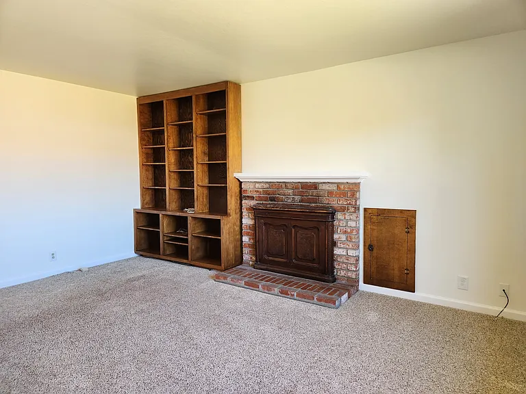 2220 Sartori Dr — Photo 10