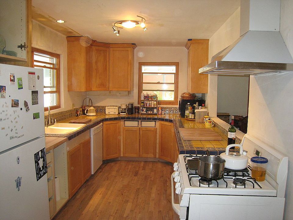 1st image of 858 Highland Dr