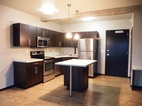13 1st Ave SW