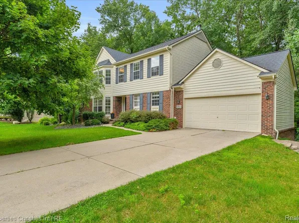 5963 James Head Ct, West Bloomfield, MI 48324