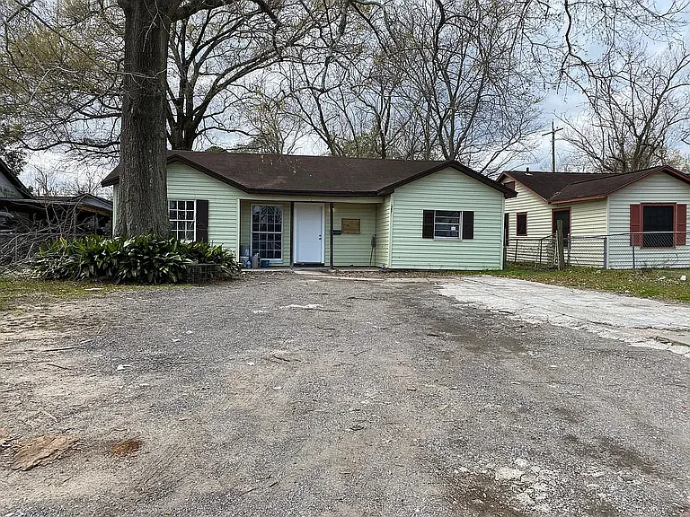 3875 E Lynwood Dr — Photo 1