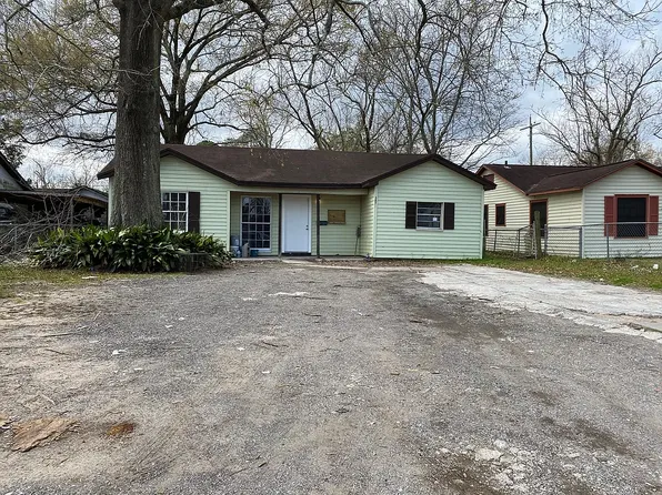 3875 E Lynwood Dr, Beaumont, TX 77703