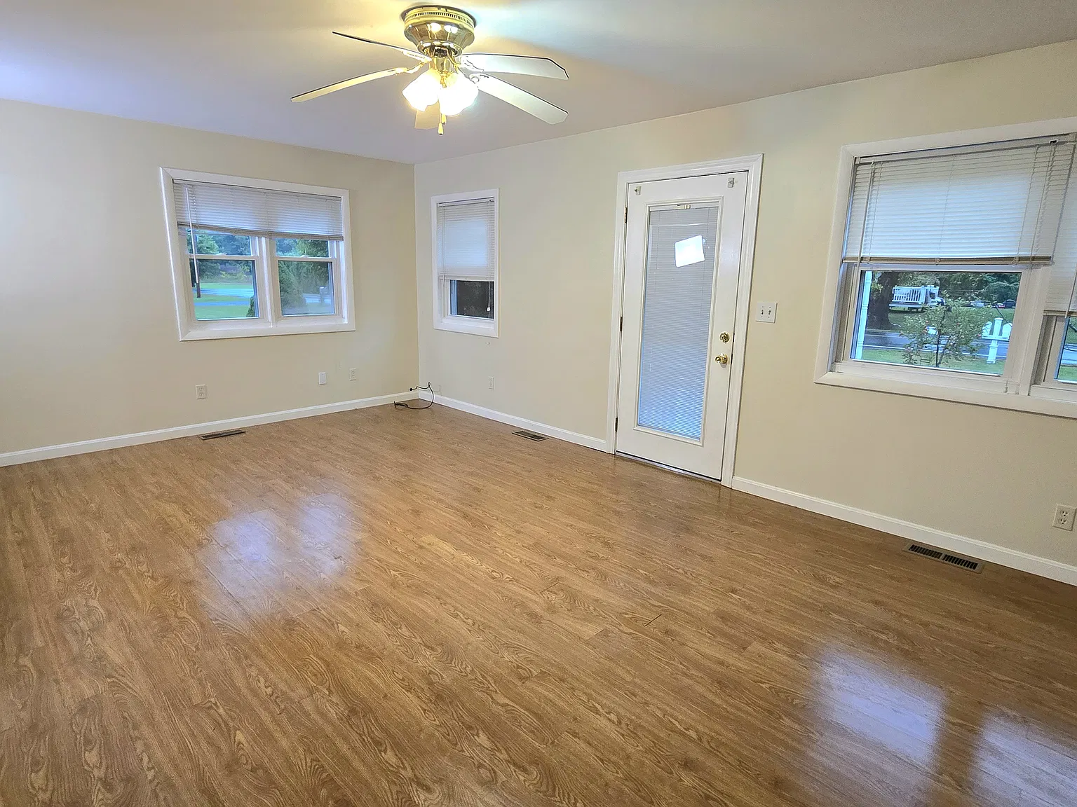 3 bed, 1.5 bath, 1512 sqft, $2,850 — Photo 4