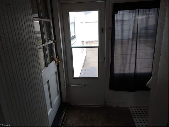 5th image of 10700 Vernon Ave