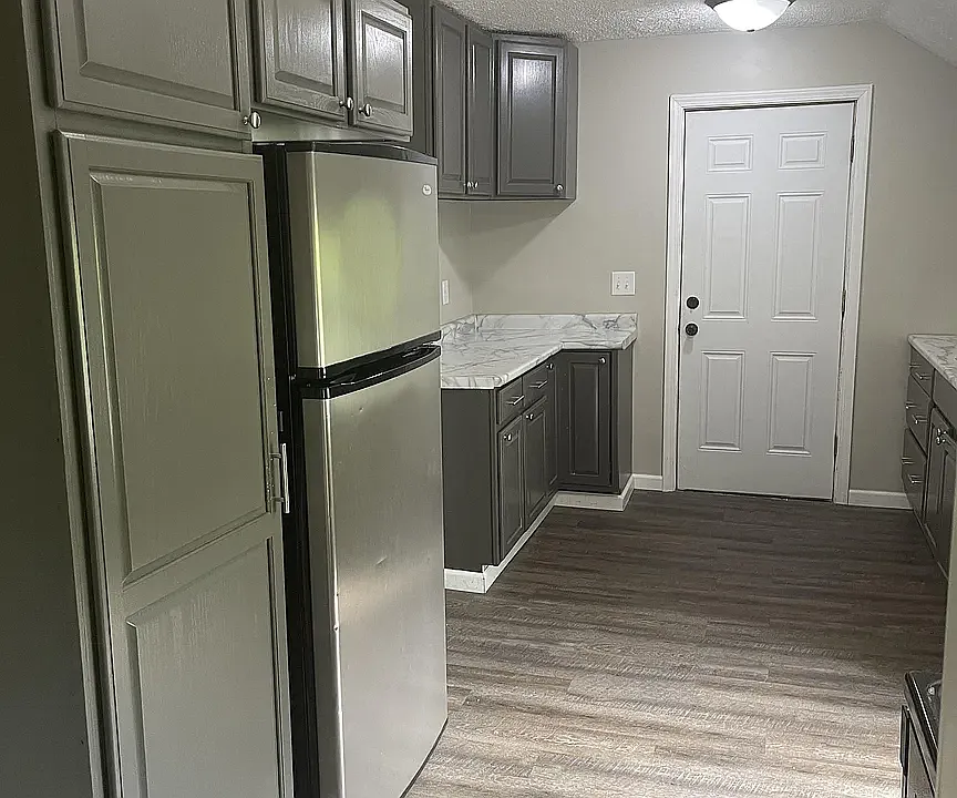 1011 E Hazel St #2