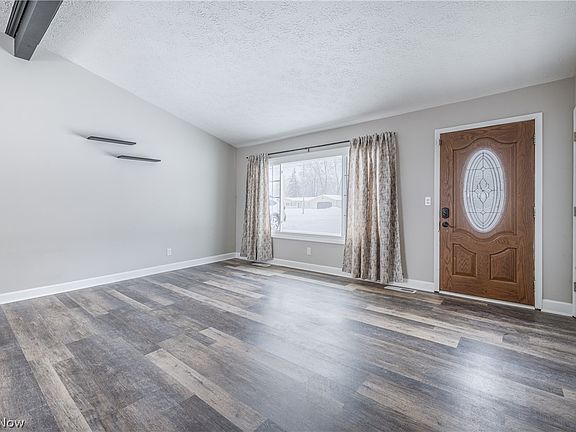3rd image of 1439 Yale Dr
