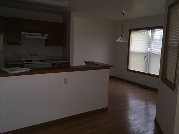 5th image of 717 Millcrest Dr