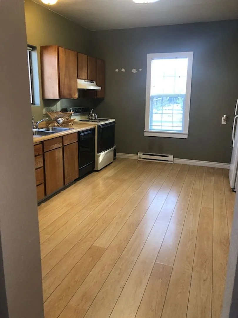 Beautiful House! One Bed One Bath with Washer/Dryer! #1755 — Photo 4