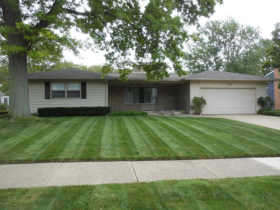 1st image of 2202 Shawnee Dr SE