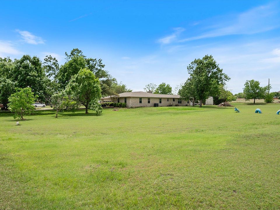 1st image of 8 Valley Creek Dr