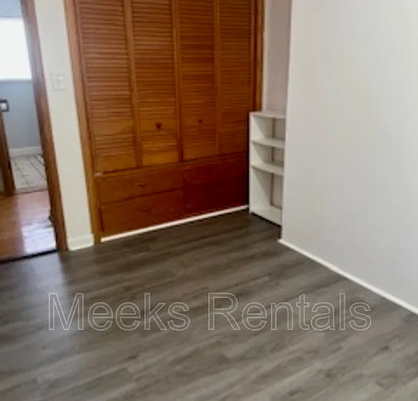 1118 Montrose Dr — Photo 15