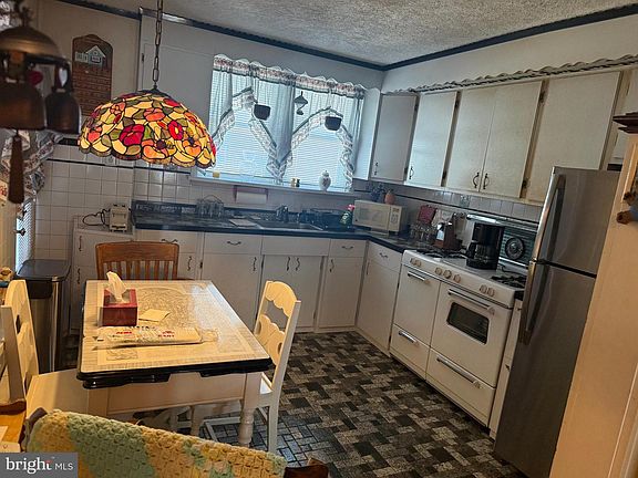 4th image of 2860 Sellers St