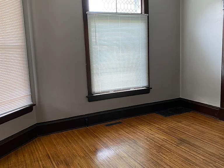 603 E Mulberry St — Photo 4