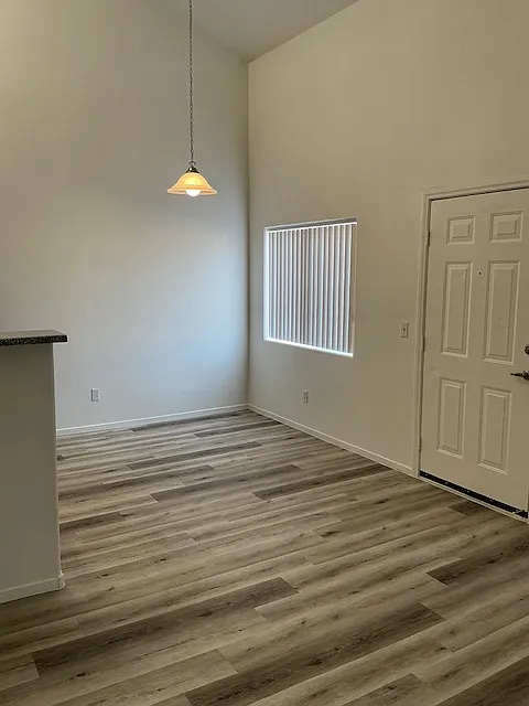 3 bed, 2.5 bath, 1200 sqft, $2,079 — Photo 3