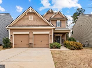 1053 Shadow Glen Dr, Fairburn, GA 30213