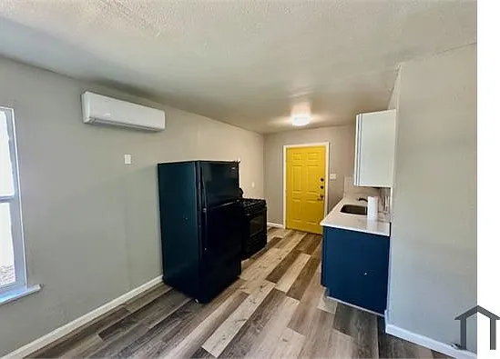 990 SW 37th St — Photo 2