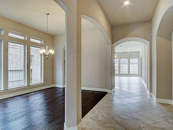 3rd image of 29307 Lovegrass Ct