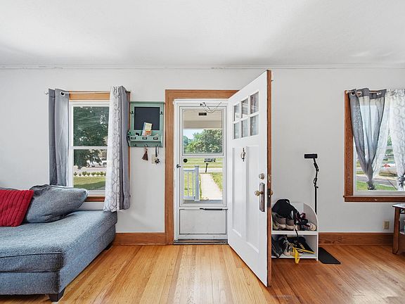 3rd image of 4319 Francis St