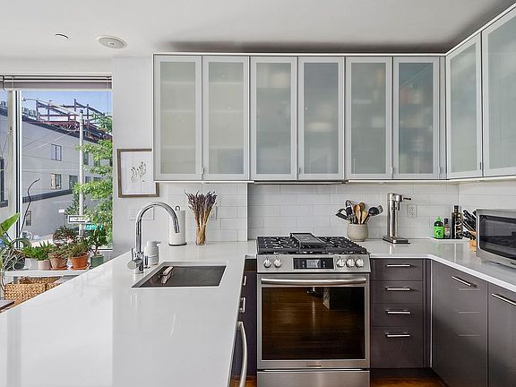 2nd image of 36 Eckford St APT 2B