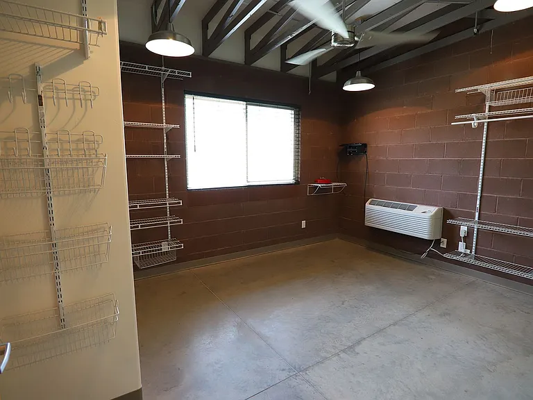 1252 Broadway St — Photo 9