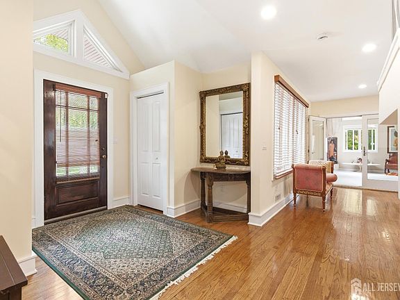 4th image of 15 Southfield Rd