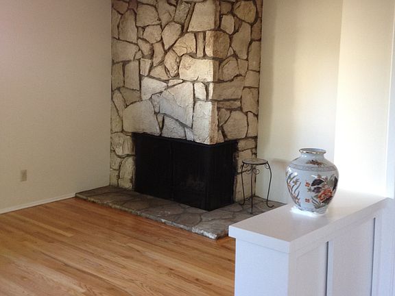 3rd image of 4056 Garden Ave