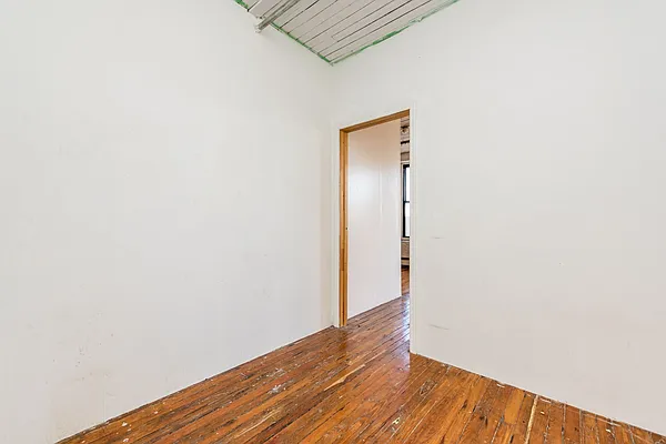 Rented by Nooklyn NYC LLC | media 31