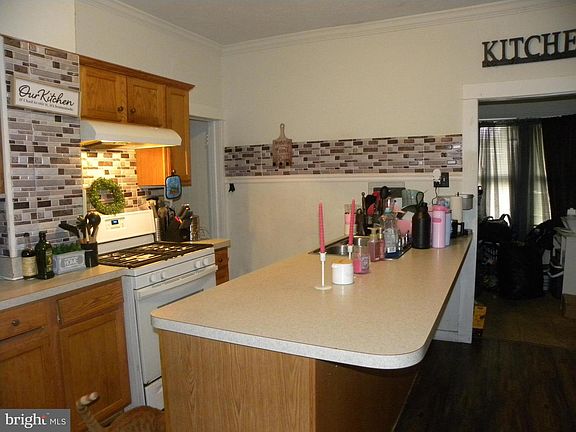3rd image of 91 S Myrtle St