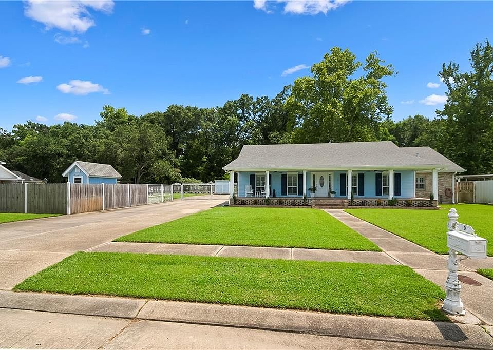 1st image of 9 S Lake Ct