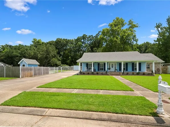 9 S Lake Ct, Violet, LA 70092
