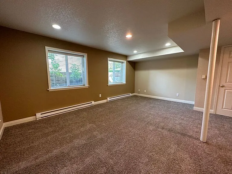 310 Buchanan Ct — Photo 9