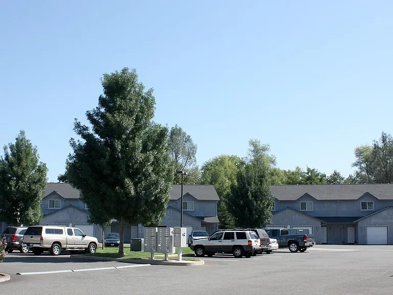 1390 College View Dr — Photo 3
