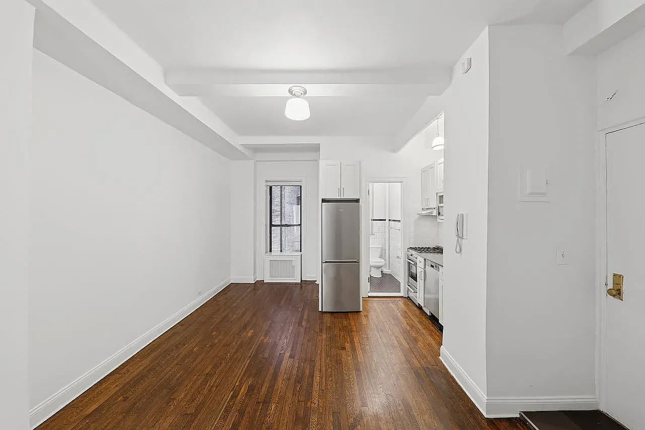 19 West 69th Street — Photo 2