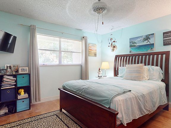 5th image of 8504 Old Country Manor #210