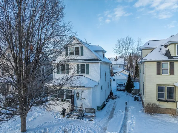 18 Deland Park A Park #A, Fairport, NY 14450